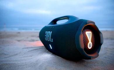 Som JBL Pro imbatível com AI Sound Boost